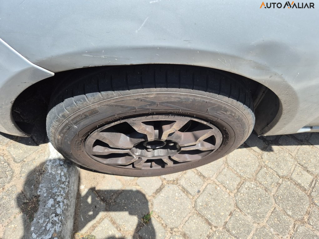 FORD FIESTA 1.6 ROCAM SEDAN 8V FLEX 4P MANUAL