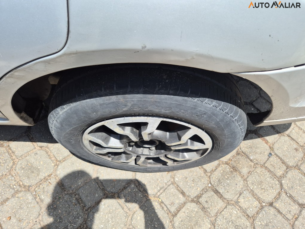 FORD FIESTA 1.6 ROCAM SEDAN 8V FLEX 4P MANUAL