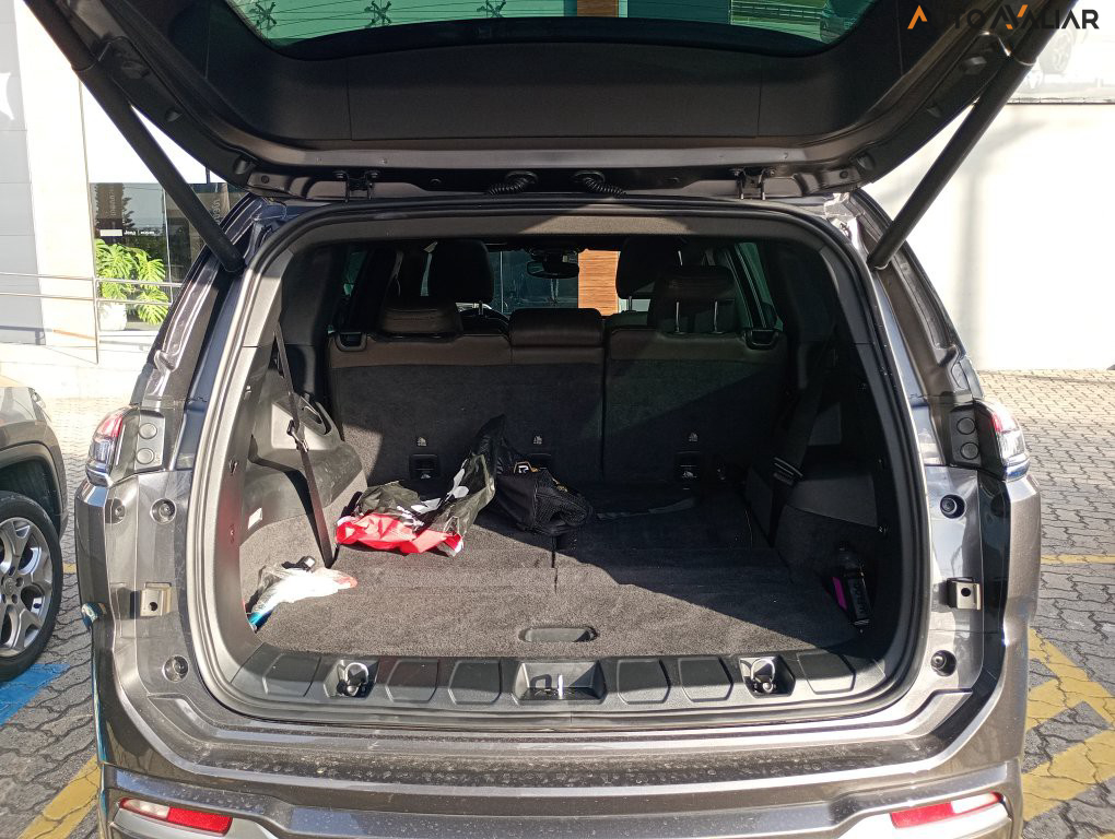 JEEP COMMANDER 2.0 TD380 TURBO DIESEL OVERLAND AT9