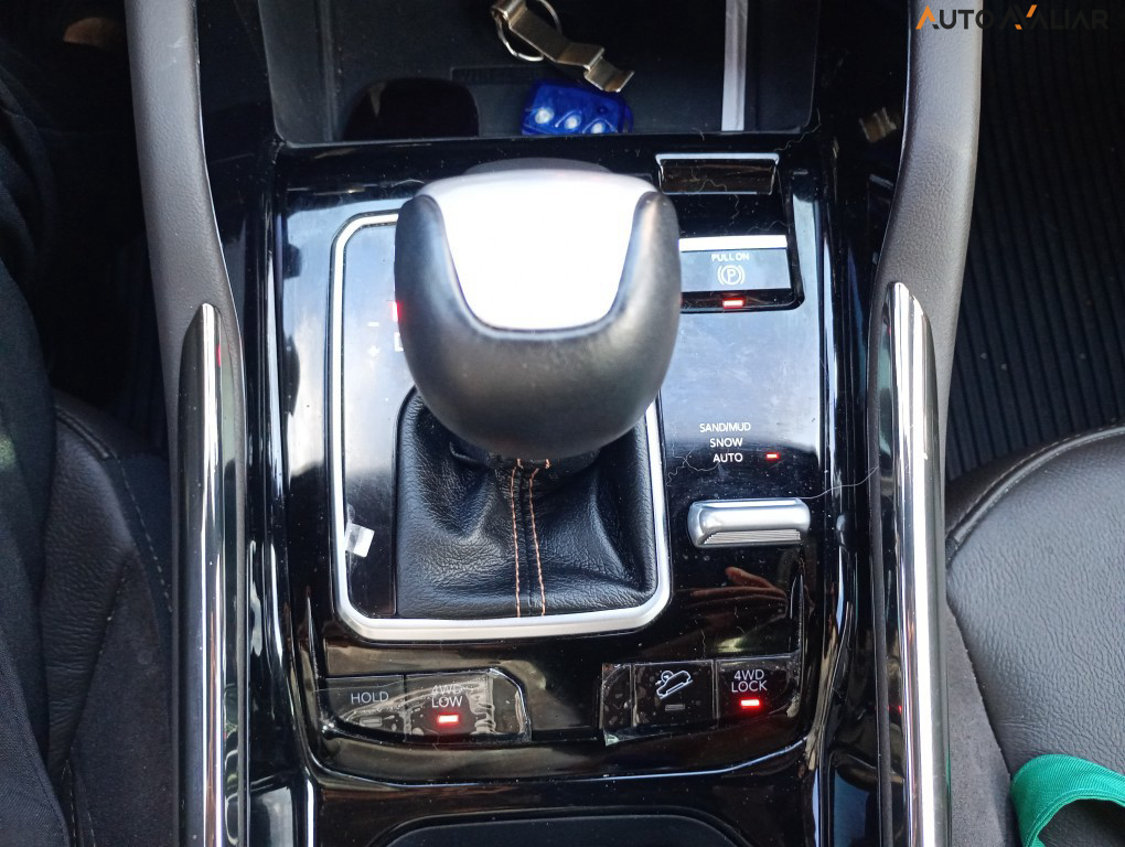 JEEP COMMANDER 2.0 TD380 TURBO DIESEL OVERLAND AT9