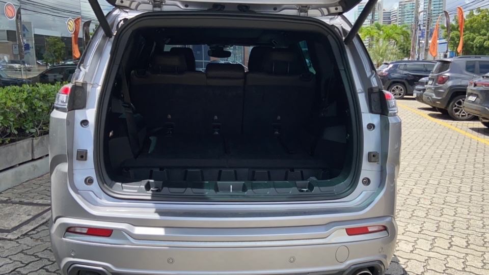 JEEP COMMANDER 2.0 HURRICANE 4 TURBO GASOLINA OVERLAND AT9
