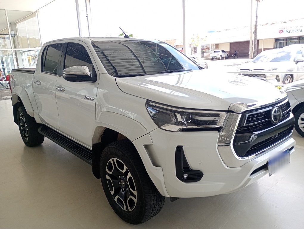 TOYOTA HILUX 2.8 D-4D TURBO DIESEL CD SRX PLUS 4X4 AUTOMÁTICO