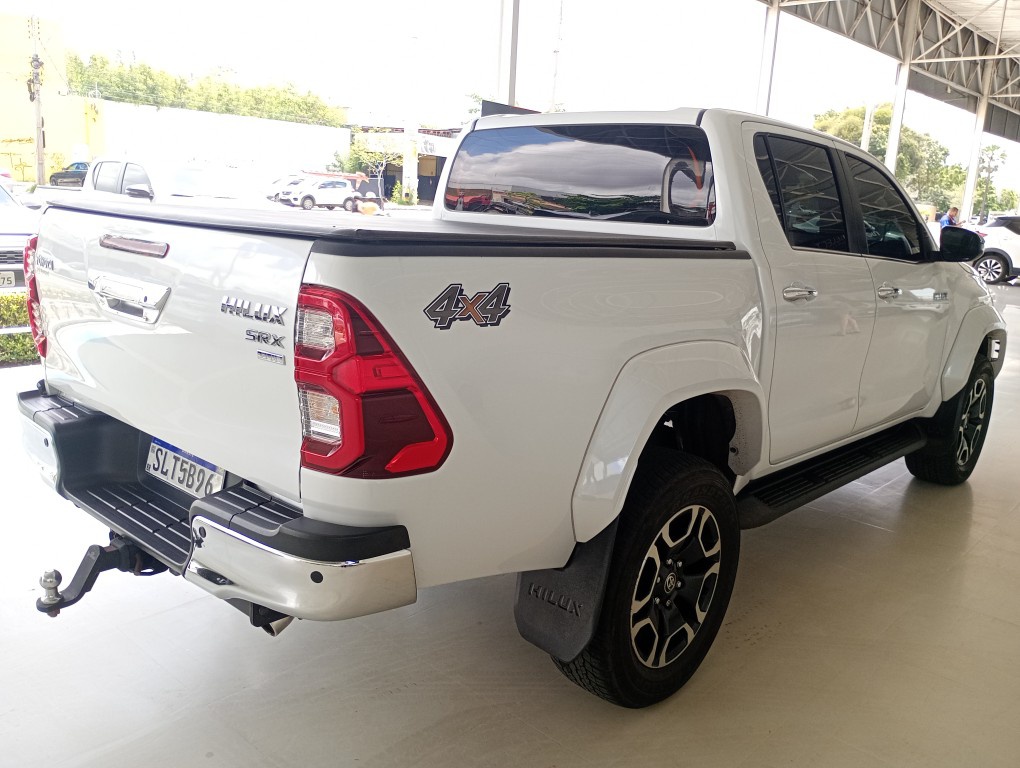 TOYOTA HILUX 2.8 D-4D TURBO DIESEL CD SRX PLUS 4X4 AUTOM&Aacute;TICO