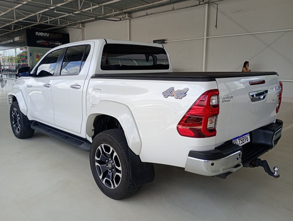 TOYOTA HILUX 2.8 D-4D TURBO DIESEL CD SRX PLUS 4X4 AUTOM&Aacute;TICO