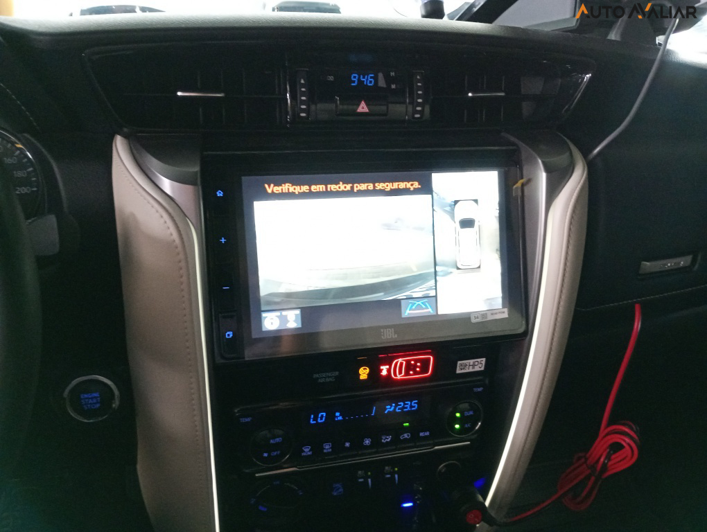 TOYOTA HILUX SW4 2.8 D-4D TURBO DIESEL DIAMOND 7L 4X4 AUTOM&Aacute;TICO