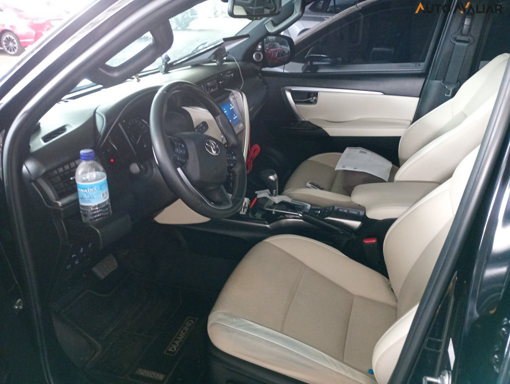 TOYOTA HILUX SW4 2.8 D-4D TURBO DIESEL DIAMOND 7L 4X4 AUTOM&Aacute;TICO