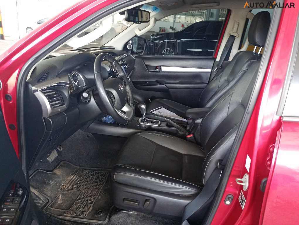 TOYOTA HILUX 2.8 D-4D TURBO DIESEL CD SRX 4X4 AUTOM&Aacute;TICO