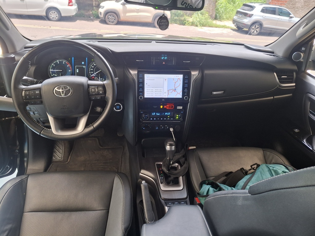 TOYOTA HILUX SW4 2.8 D-4D TURBO DIESEL SRX 7L 4X4 AUTOM&Aacute;TICO