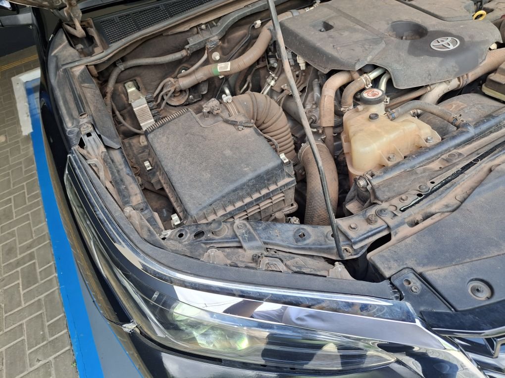 TOYOTA HILUX SW4 2.8 D-4D TURBO DIESEL SRX 7L 4X4 AUTOM&Aacute;TICO