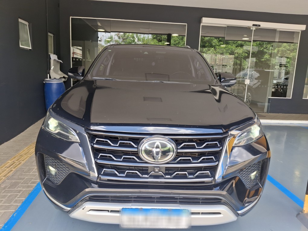 TOYOTA HILUX SW4 2.8 D-4D TURBO DIESEL SRX 7L 4X4 AUTOM&Aacute;TICO
