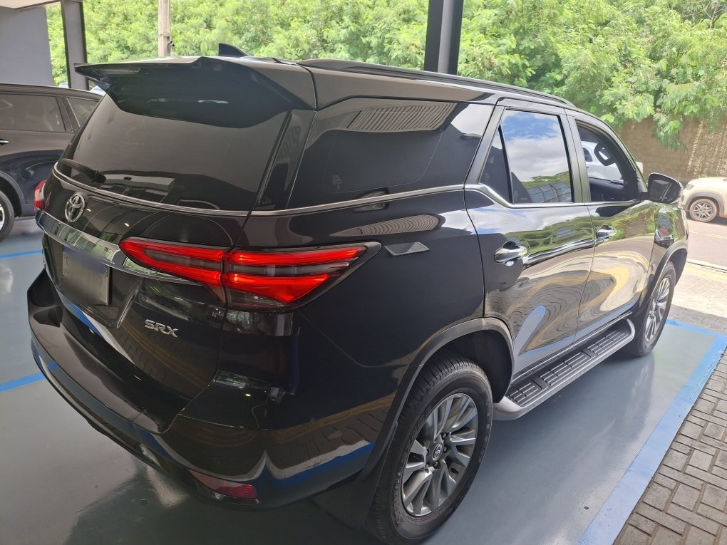 TOYOTA HILUX SW4 2.8 D-4D TURBO DIESEL SRX 7L 4X4 AUTOM&Aacute;TICO