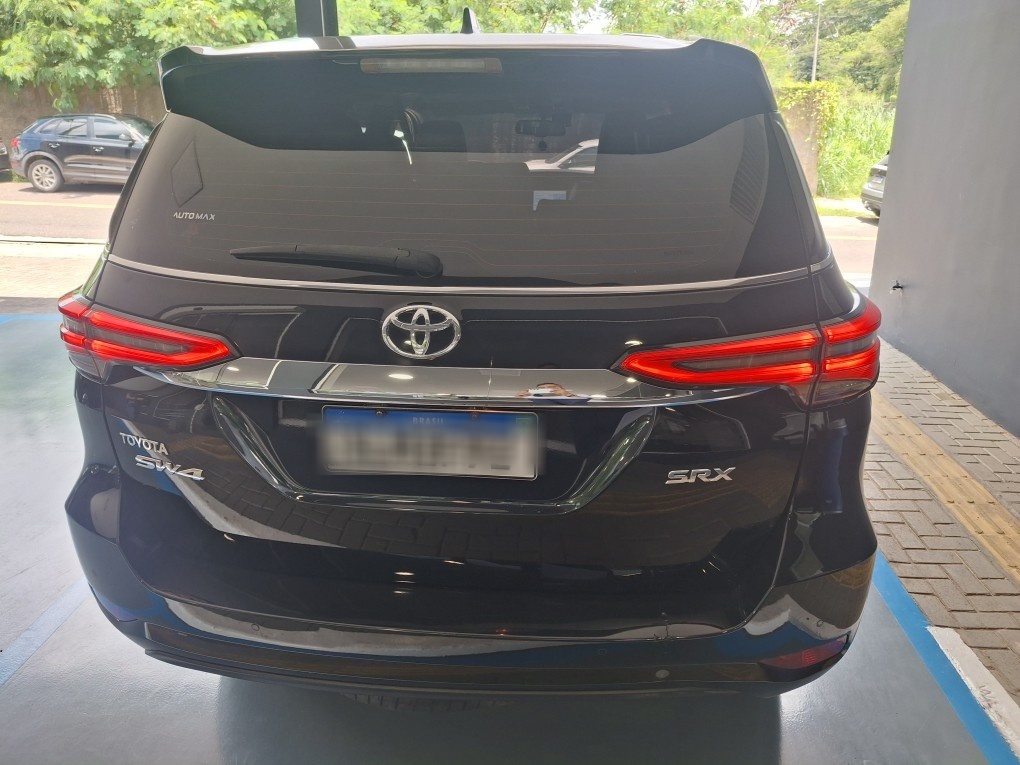 TOYOTA HILUX SW4 2.8 D-4D TURBO DIESEL SRX 7L 4X4 AUTOM&Aacute;TICO