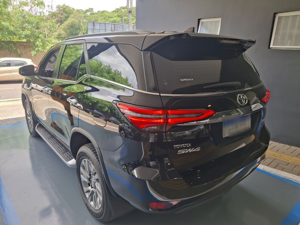 TOYOTA HILUX SW4 2.8 D-4D TURBO DIESEL SRX 7L 4X4 AUTOM&Aacute;TICO