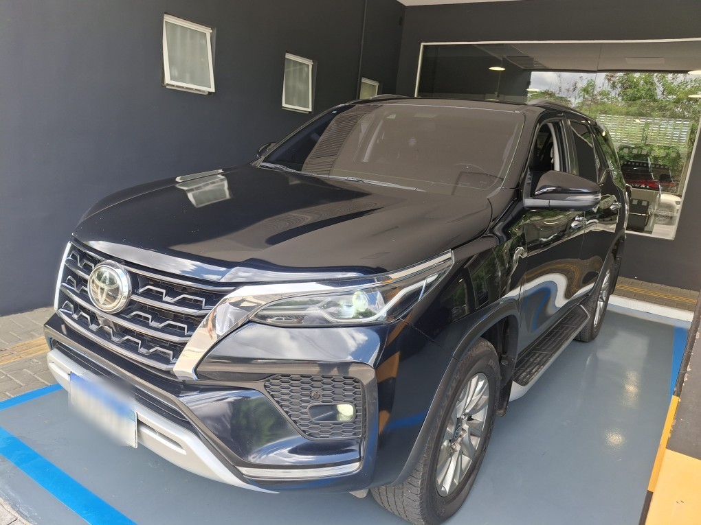 TOYOTA HILUX SW4 2.8 D-4D TURBO DIESEL SRX 7L 4X4 AUTOM&Aacute;TICO
