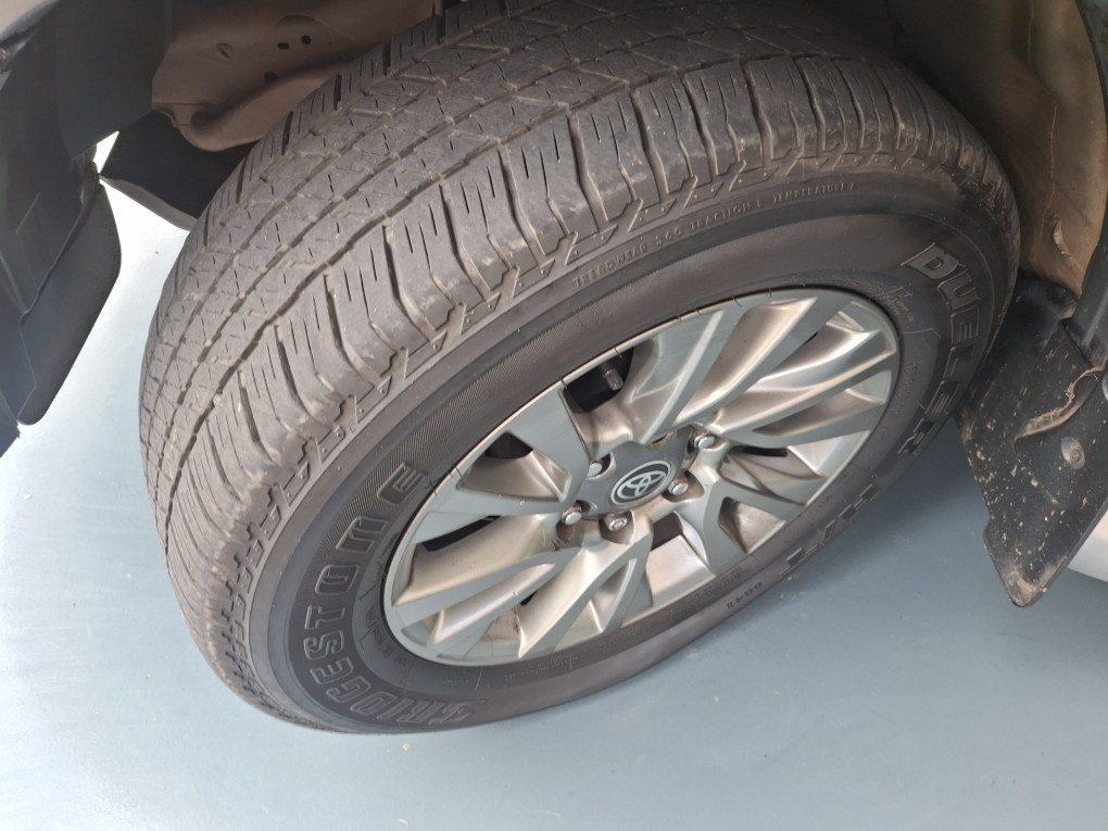 TOYOTA HILUX SW4 2.8 D-4D TURBO DIESEL SRX 7L 4X4 AUTOM&Aacute;TICO