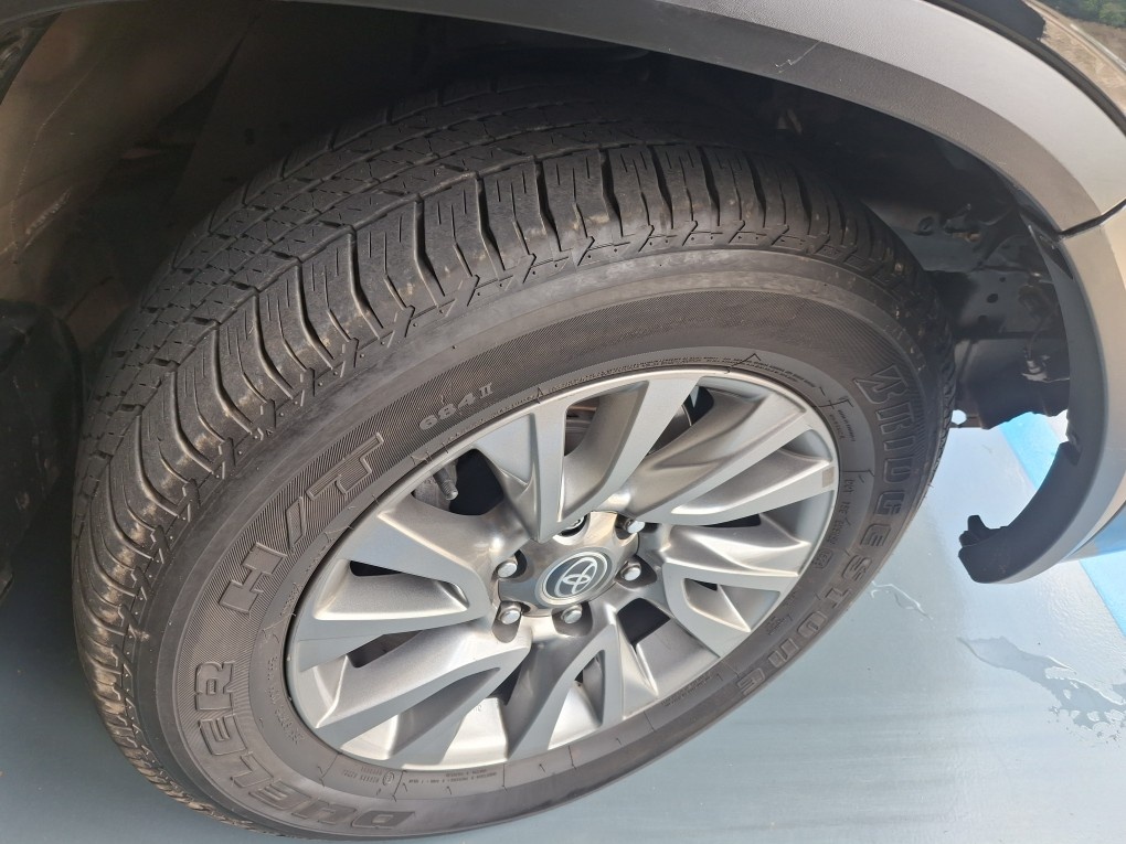 TOYOTA HILUX SW4 2.8 D-4D TURBO DIESEL SRX 7L 4X4 AUTOM&Aacute;TICO