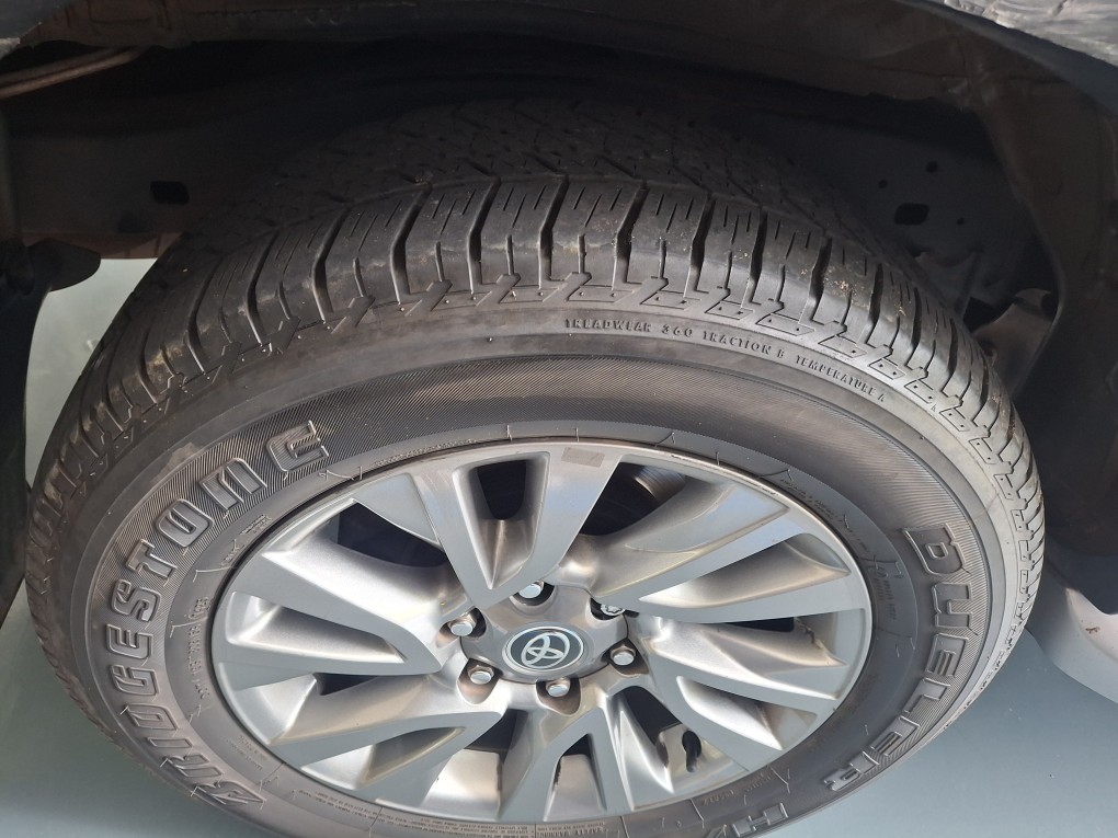 TOYOTA HILUX SW4 2.8 D-4D TURBO DIESEL SRX 7L 4X4 AUTOM&Aacute;TICO