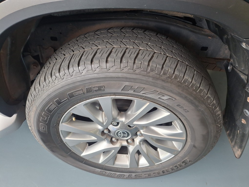 TOYOTA HILUX SW4 2.8 D-4D TURBO DIESEL SRX 7L 4X4 AUTOM&Aacute;TICO