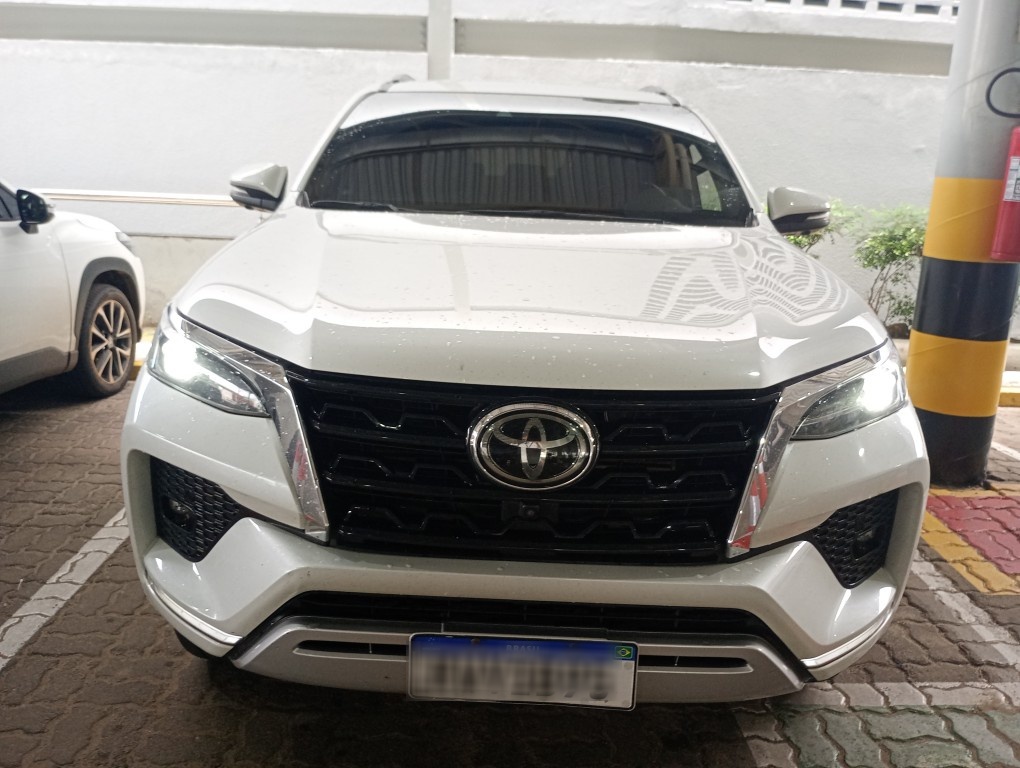 TOYOTA HILUX SW4 2.8 D-4D TURBO DIESEL SRX 7L 4X4 AUTOM&Aacute;TICO