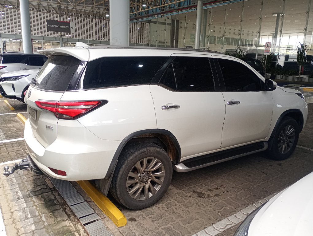 TOYOTA HILUX SW4 2.8 D-4D TURBO DIESEL SRX 7L 4X4 AUTOM&Aacute;TICO