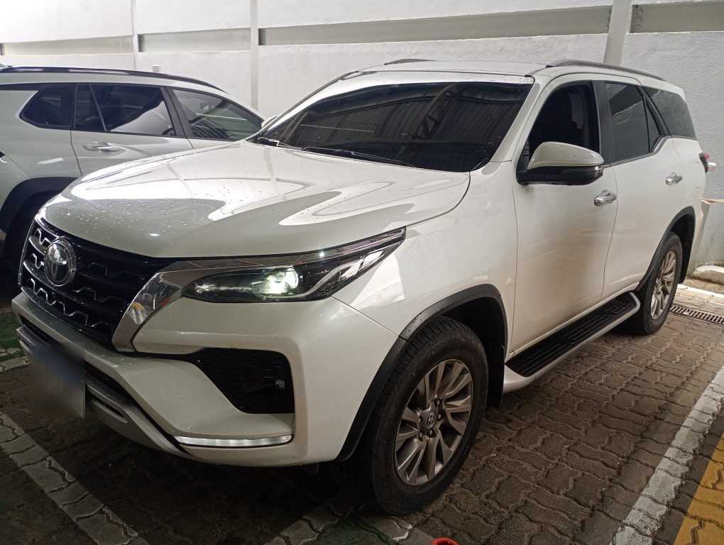 TOYOTA HILUX SW4 2.8 D-4D TURBO DIESEL SRX 7L 4X4 AUTOM&Aacute;TICO