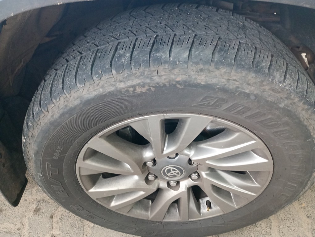 TOYOTA HILUX SW4 2.8 D-4D TURBO DIESEL SRX 7L 4X4 AUTOM&Aacute;TICO