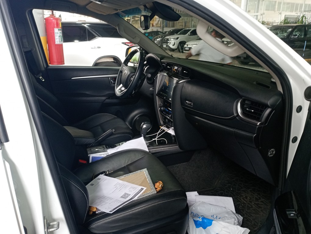 TOYOTA HILUX SW4 2.8 D-4D TURBO DIESEL SRX 7L 4X4 AUTOM&Aacute;TICO