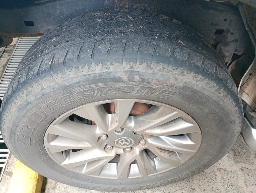 TOYOTA HILUX SW4 2.8 D-4D TURBO DIESEL SRX 7L 4X4 AUTOM&Aacute;TICO