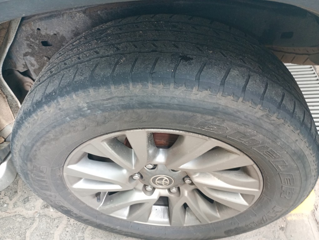 TOYOTA HILUX SW4 2.8 D-4D TURBO DIESEL SRX 7L 4X4 AUTOM&Aacute;TICO