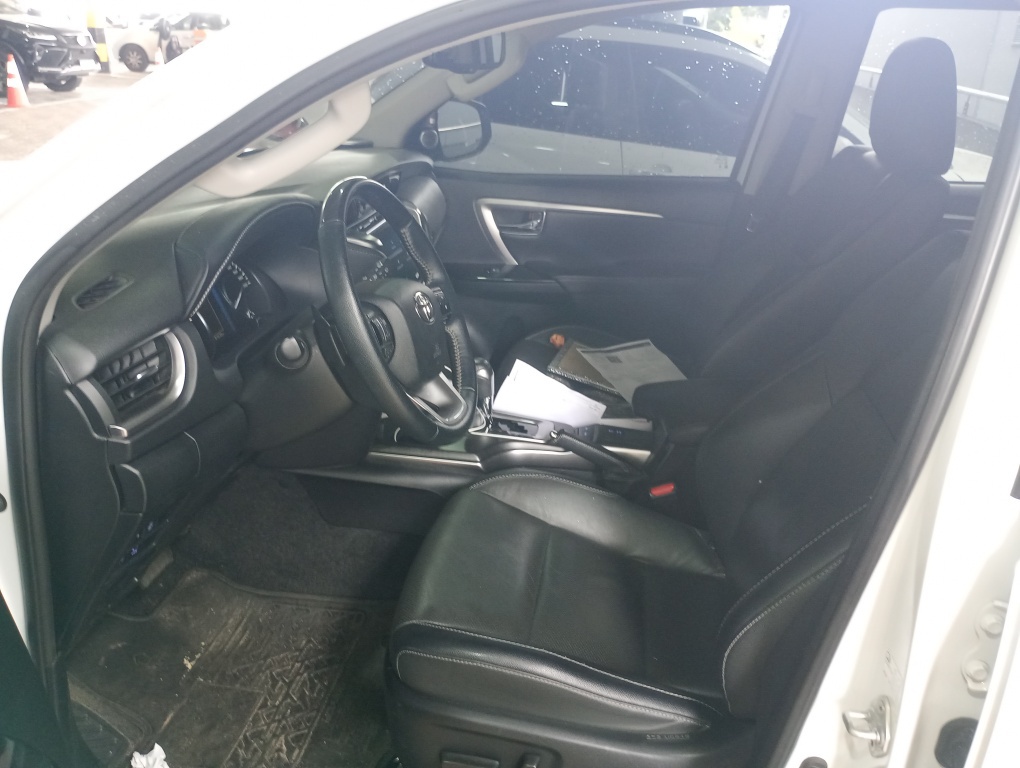 TOYOTA HILUX SW4 2.8 D-4D TURBO DIESEL SRX 7L 4X4 AUTOM&Aacute;TICO