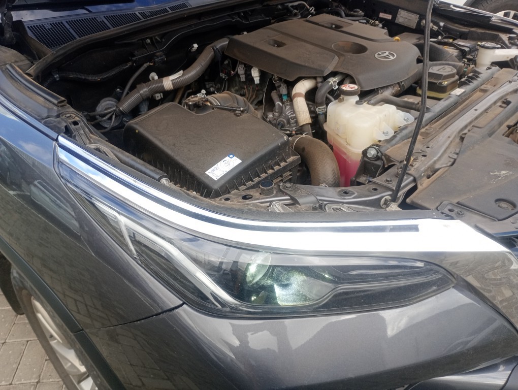 TOYOTA HILUX SW4 2.8 D-4D TURBO DIESEL SRX 7L 4X4 AUTOM&Aacute;TICO