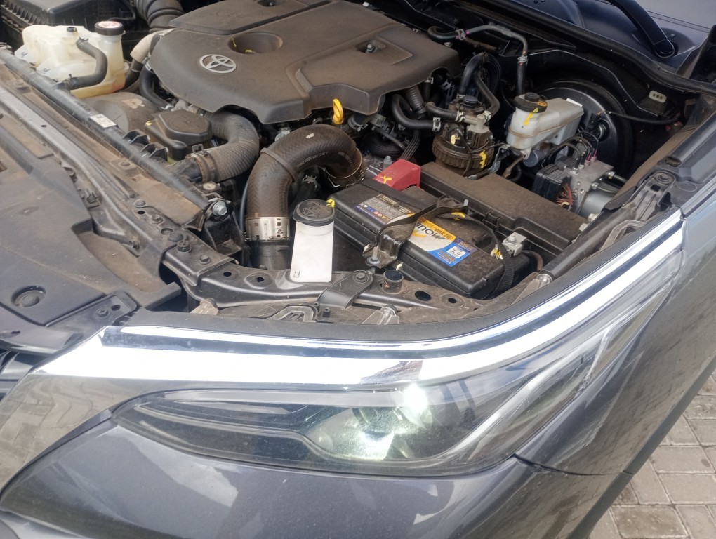 TOYOTA HILUX SW4 2.8 D-4D TURBO DIESEL SRX 7L 4X4 AUTOM&Aacute;TICO