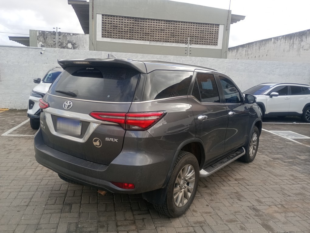 TOYOTA HILUX SW4 2.8 D-4D TURBO DIESEL SRX 7L 4X4 AUTOM&Aacute;TICO