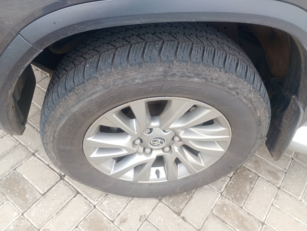 TOYOTA HILUX SW4 2.8 D-4D TURBO DIESEL SRX 7L 4X4 AUTOM&Aacute;TICO