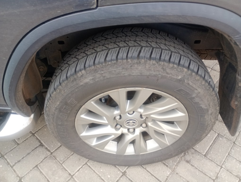 TOYOTA HILUX SW4 2.8 D-4D TURBO DIESEL SRX 7L 4X4 AUTOM&Aacute;TICO