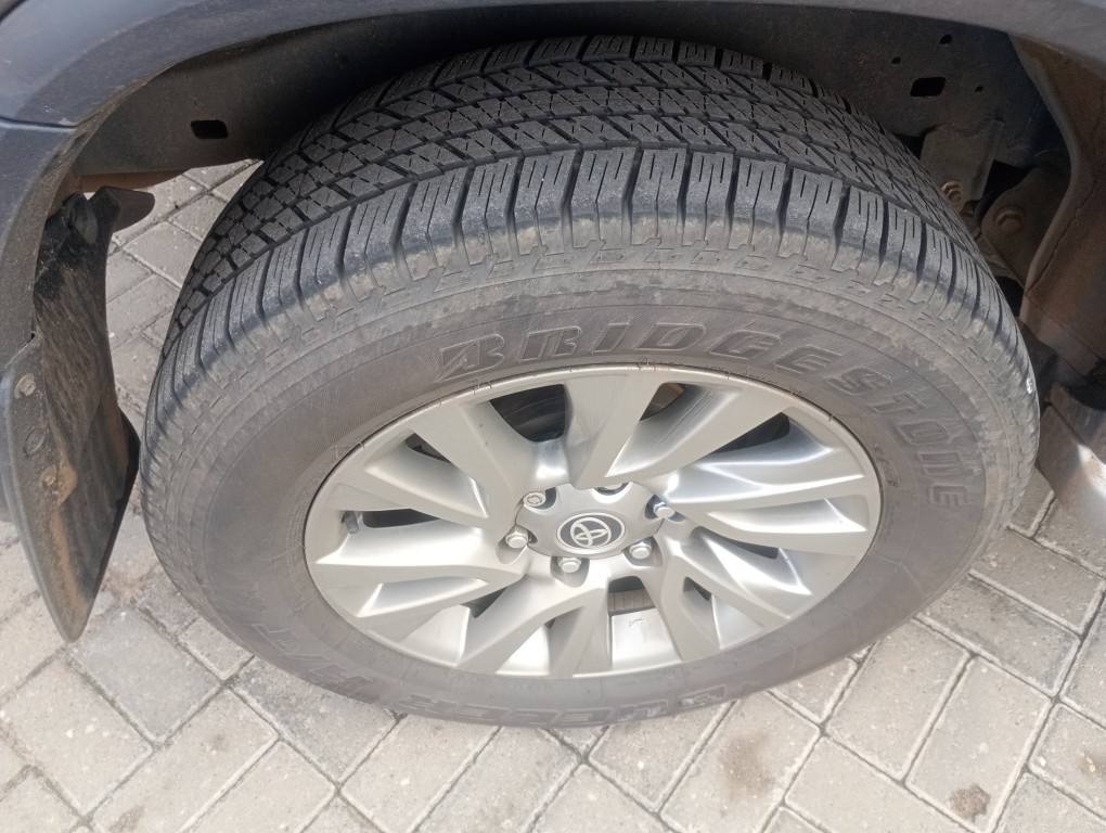 TOYOTA HILUX SW4 2.8 D-4D TURBO DIESEL SRX 7L 4X4 AUTOM&Aacute;TICO