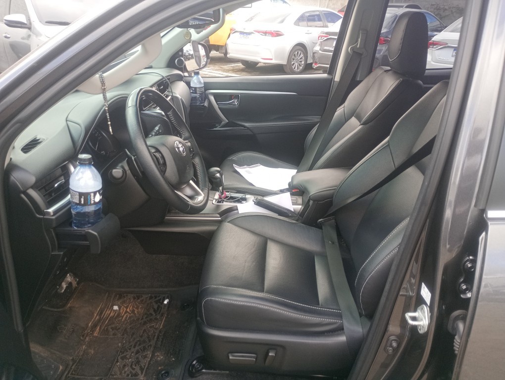 TOYOTA HILUX SW4 2.8 D-4D TURBO DIESEL SRX 7L 4X4 AUTOM&Aacute;TICO