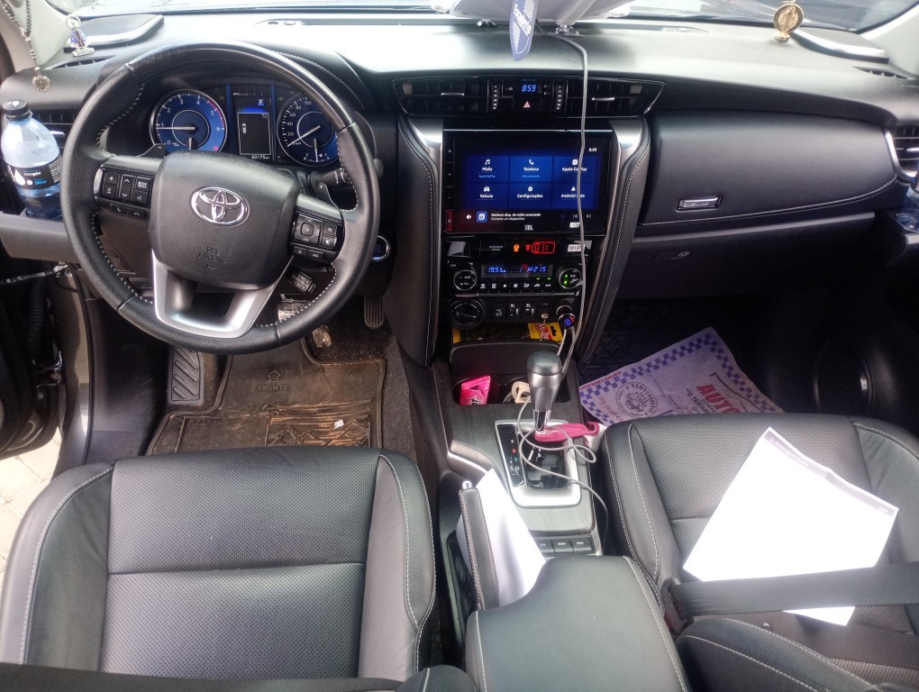 TOYOTA HILUX SW4 2.8 D-4D TURBO DIESEL SRX 7L 4X4 AUTOM&Aacute;TICO