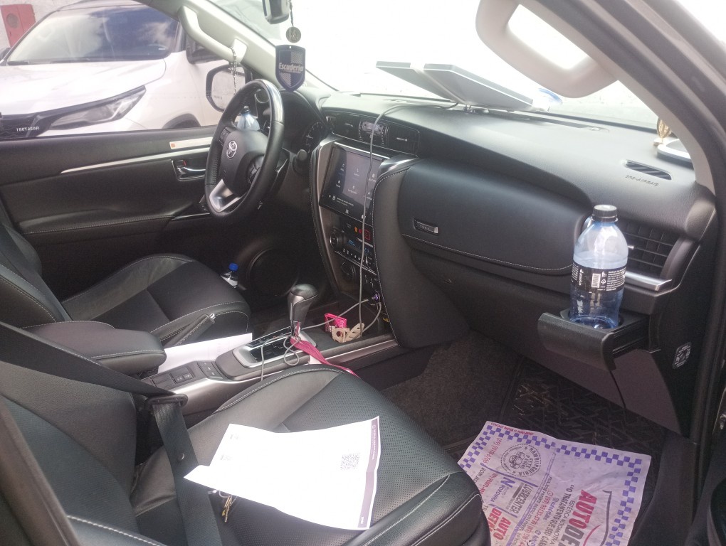 TOYOTA HILUX SW4 2.8 D-4D TURBO DIESEL SRX 7L 4X4 AUTOM&Aacute;TICO