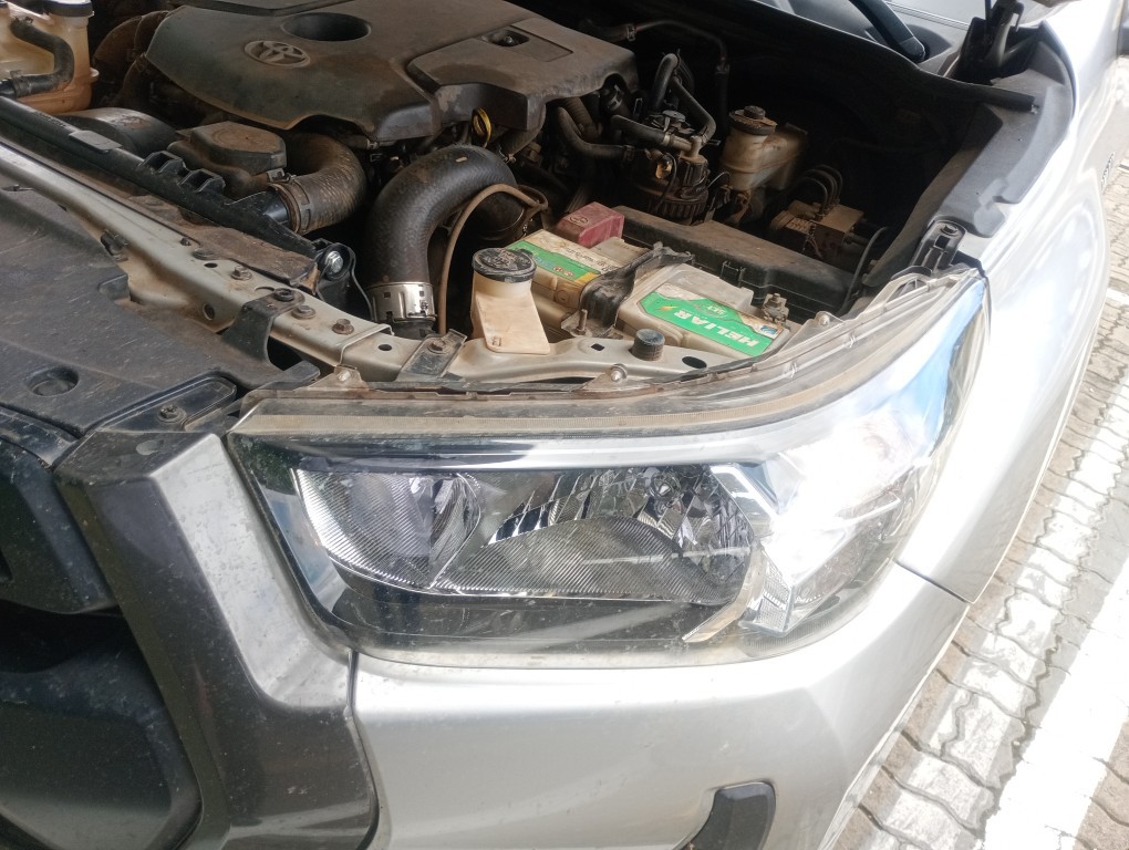 TOYOTA HILUX 2.8 D-4D TURBO DIESEL CD SR 4X4 AUTOM&Aacute;TICO