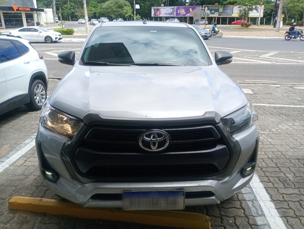 TOYOTA HILUX 2.8 D-4D TURBO DIESEL CD SR 4X4 AUTOM&Aacute;TICO