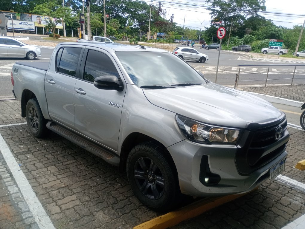 TOYOTA HILUX 2.8 D-4D TURBO DIESEL CD SR 4X4 AUTOMÁTICO