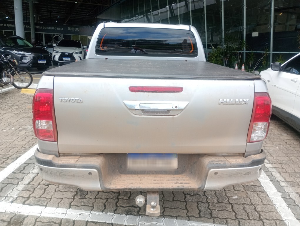 TOYOTA HILUX 2.8 D-4D TURBO DIESEL CD SR 4X4 AUTOM&Aacute;TICO