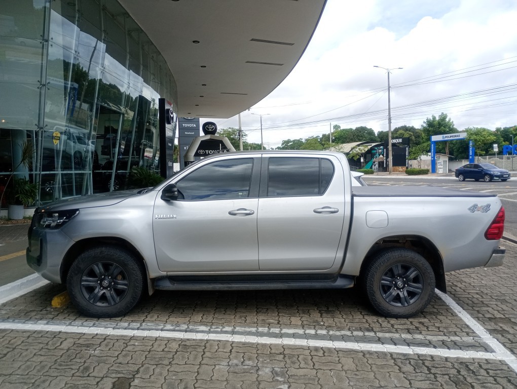 TOYOTA HILUX 2.8 D-4D TURBO DIESEL CD SR 4X4 AUTOM&Aacute;TICO
