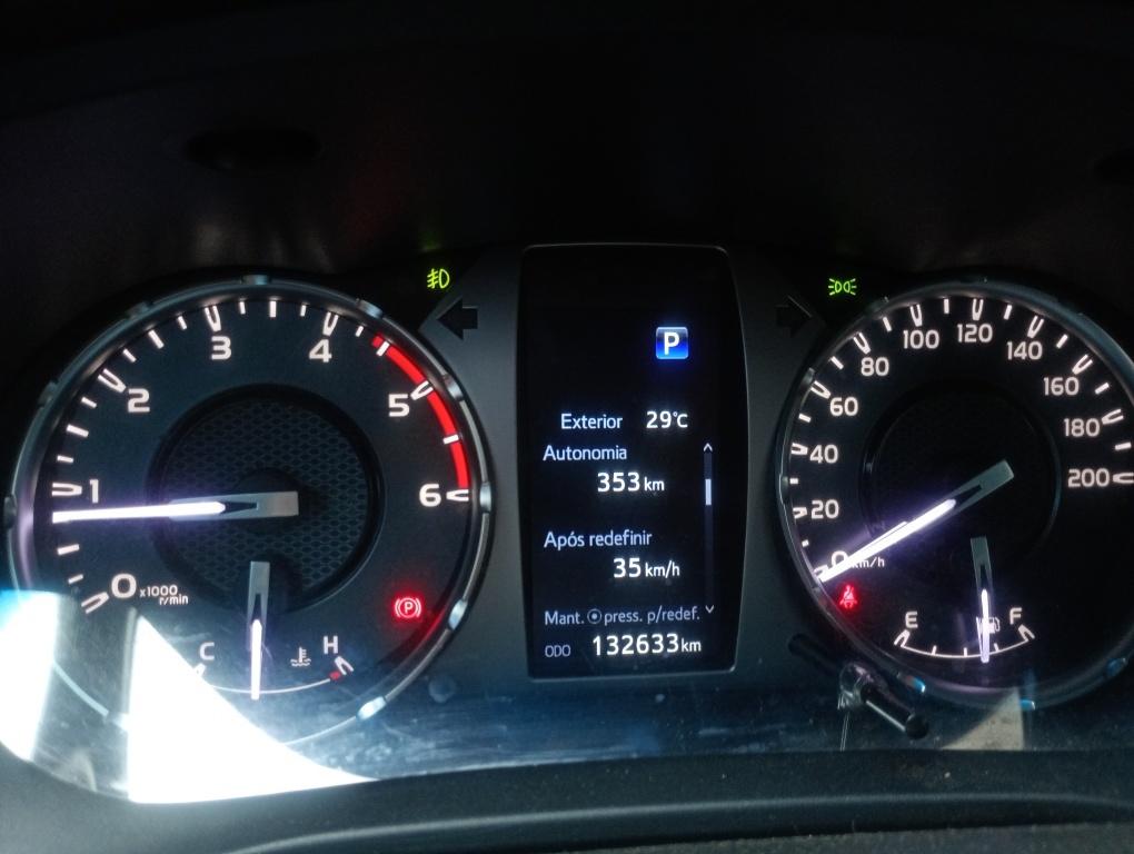 TOYOTA HILUX 2.8 D-4D TURBO DIESEL CD SR 4X4 AUTOM&Aacute;TICO