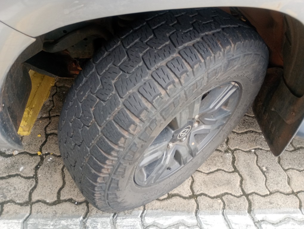 TOYOTA HILUX 2.8 D-4D TURBO DIESEL CD SR 4X4 AUTOM&Aacute;TICO