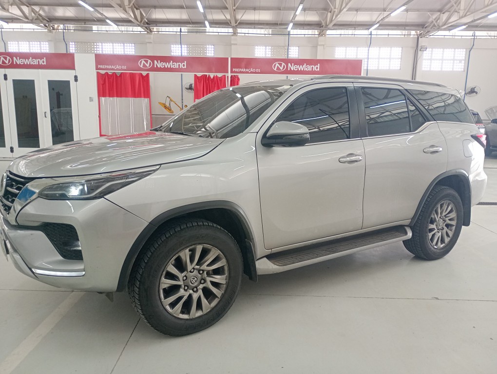 TOYOTA HILUX SW4 2.8 D-4D TURBO DIESEL SRX 7L 4X4 AUTOM&Aacute;TICO