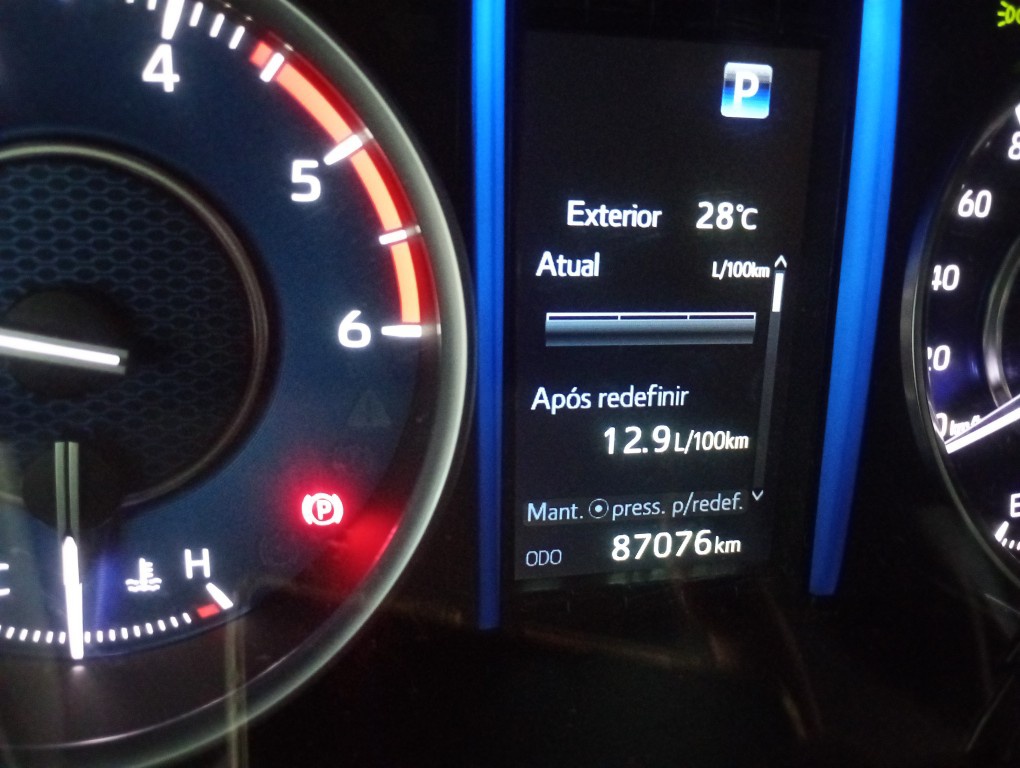 TOYOTA HILUX SW4 2.8 D-4D TURBO DIESEL SRX 7L 4X4 AUTOM&Aacute;TICO