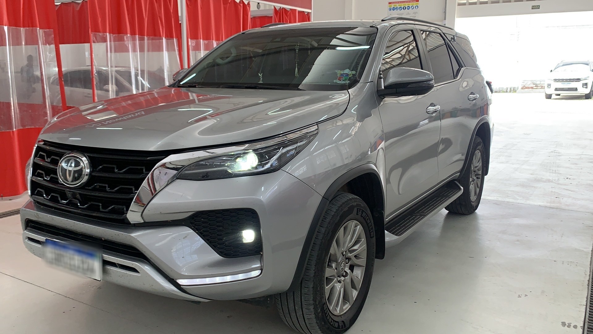 TOYOTA HILUX SW4 2.8 D-4D TURBO DIESEL SRX 7L 4X4 AUTOM&Aacute;TICO