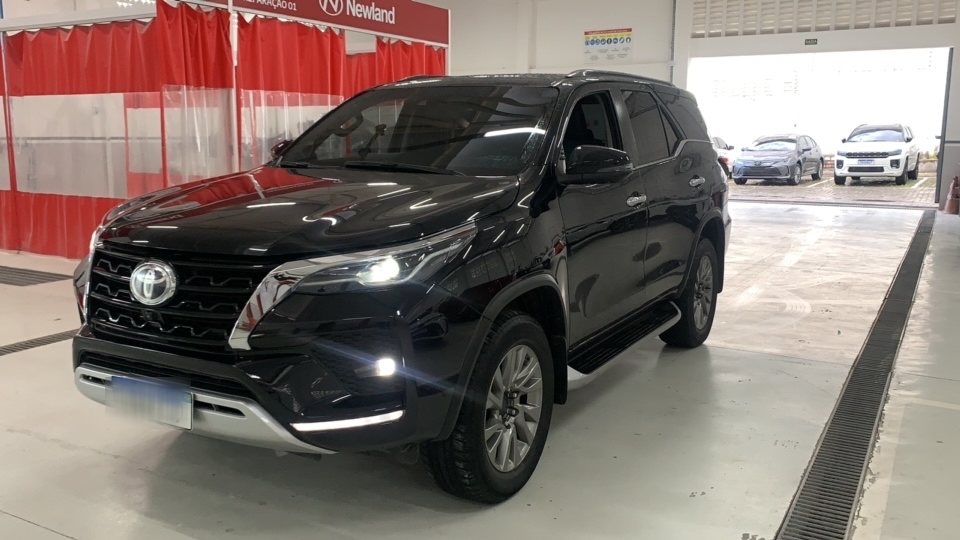 TOYOTA HILUX SW4 2.8 D-4D TURBO DIESEL SRX 7L 4X4 AUTOM&Aacute;TICO